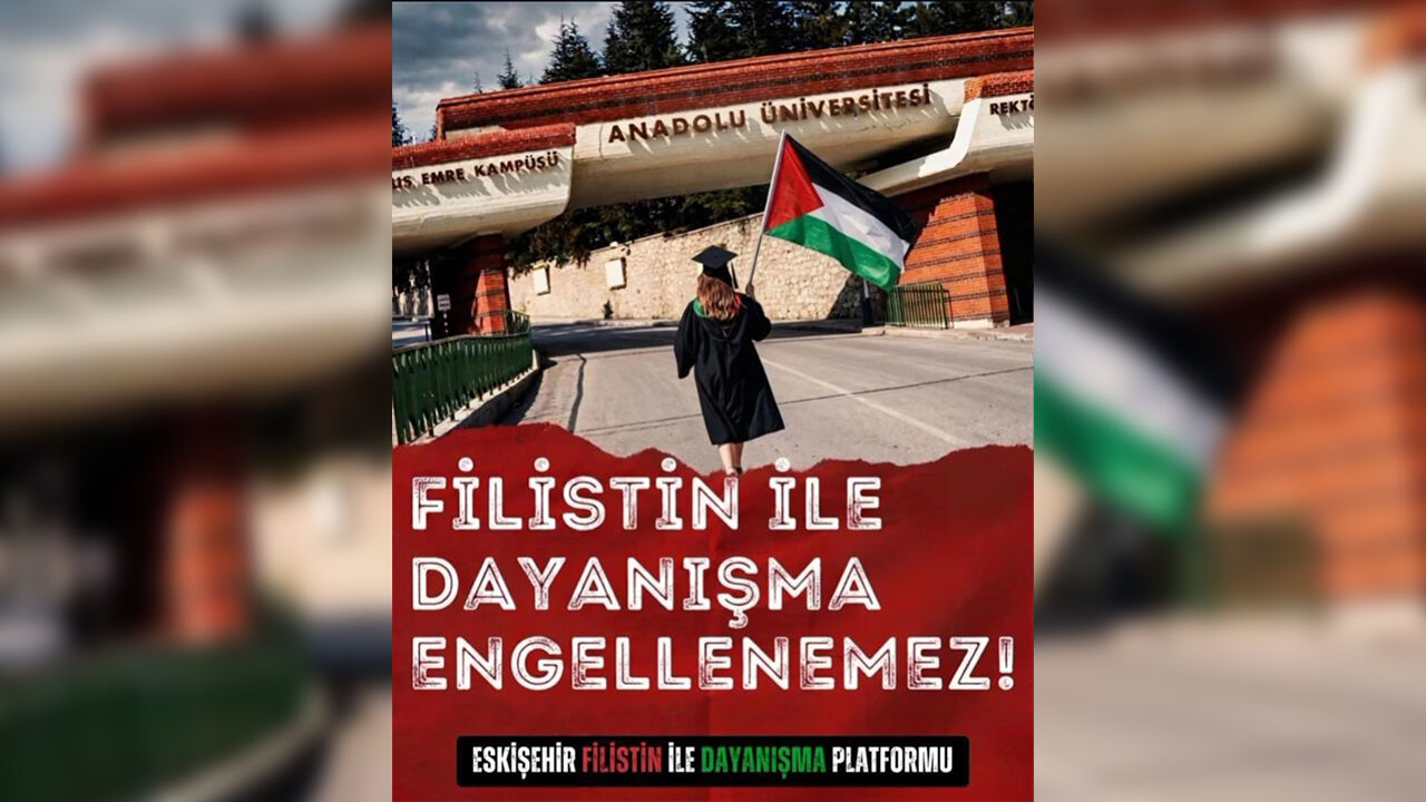 Anadolu Üniversitesi Mezuniyetinde Filistin Bayrağı Krizi2