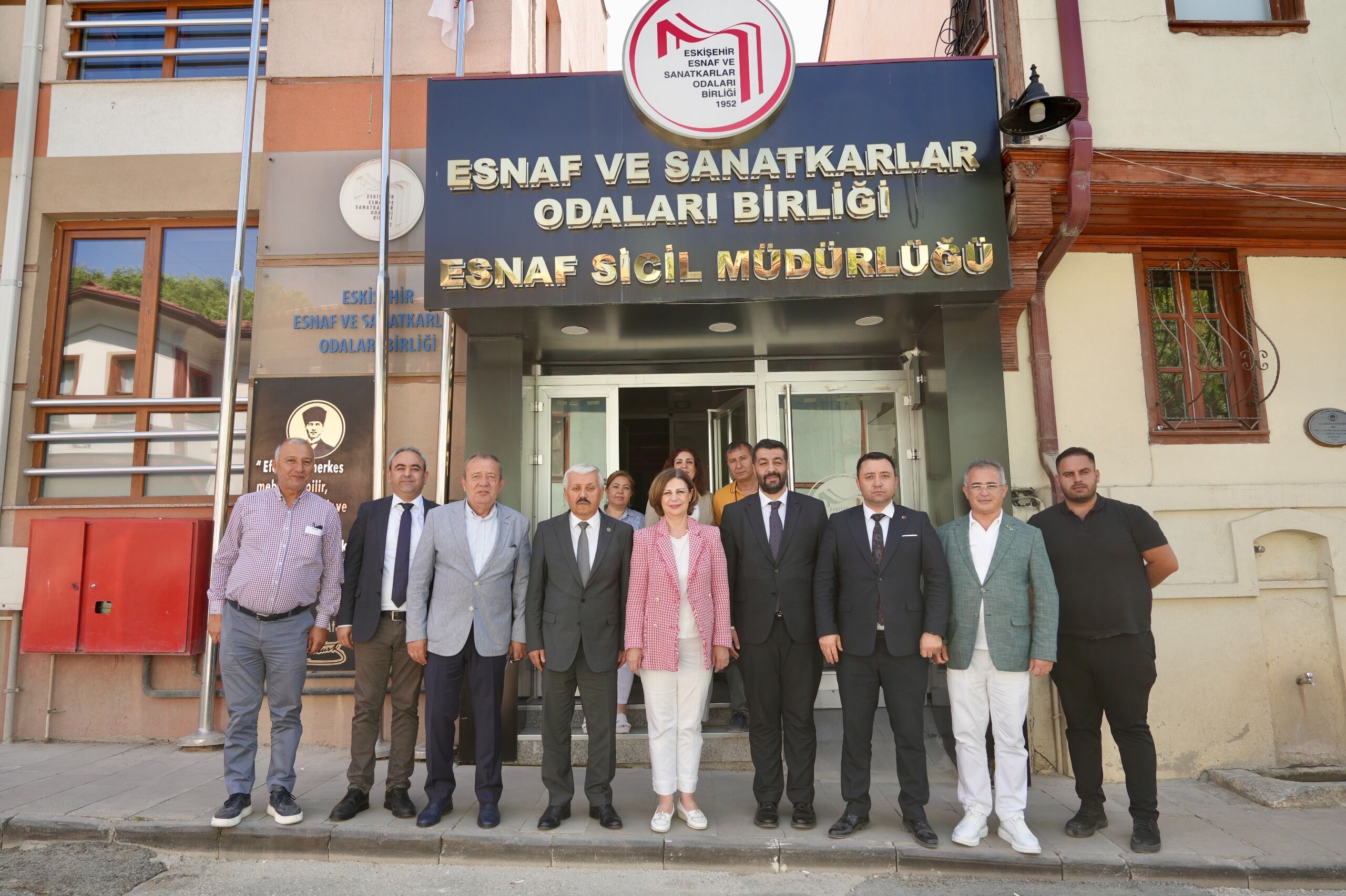 Başkan Ünlüce'den Esnaf Odalari Bi̇rli̇ği̇ Yöneti̇mi̇ne Hayirli Olsun Zi̇yareti̇ (3)