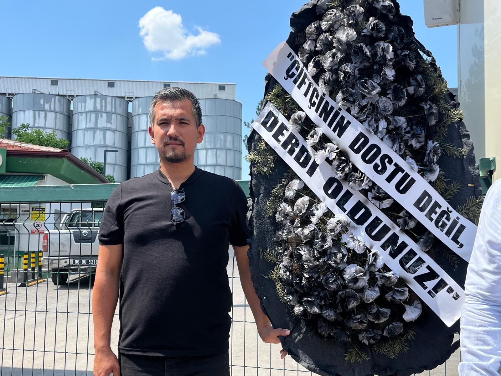 Çi̇ftçi̇ Zarar Hasat Edi̇yor (1)