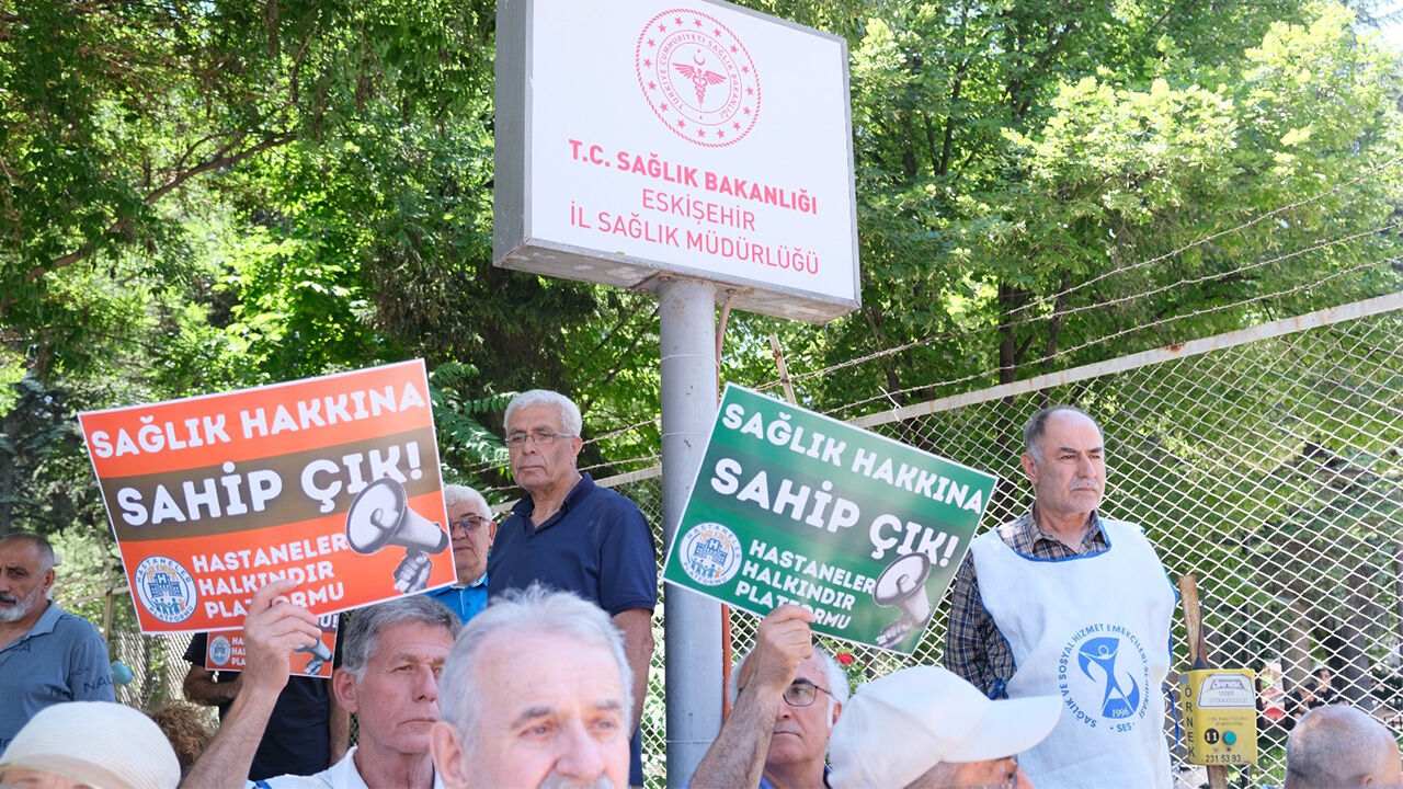 Eskişehir’de Özelleştirmelere Karşı Insan Zinciri Oluşturuldu3