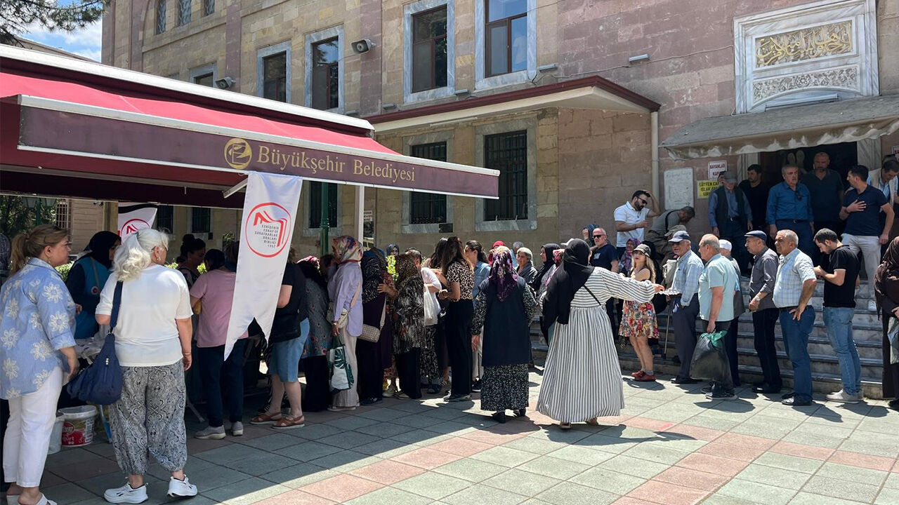 Reşadiye Camii’nde 2 Bin 500 Kişilik Aşure Ikramı2