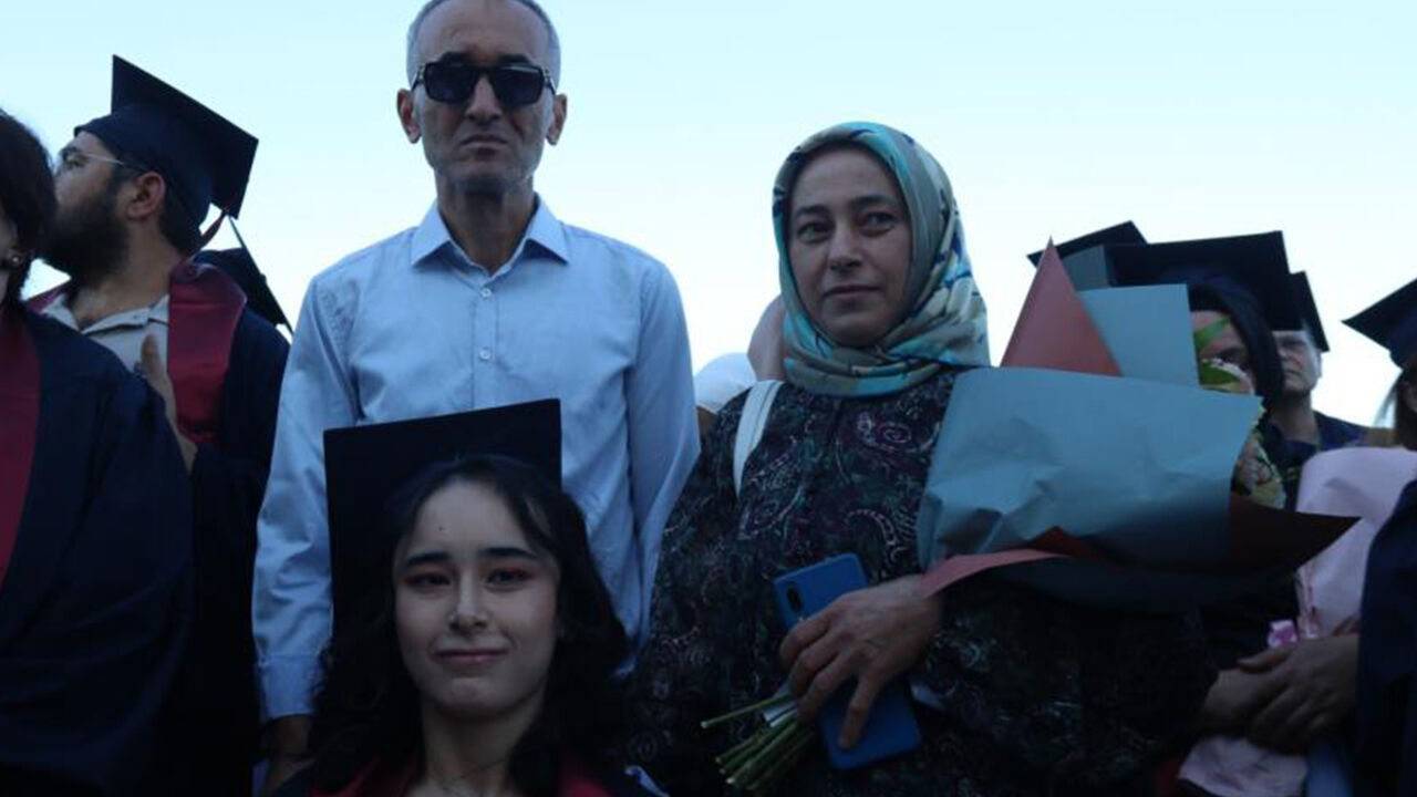 Serebral Palsi Hastası Genç Kızdan Örnek Başarı İkinci Mezuniyet-1