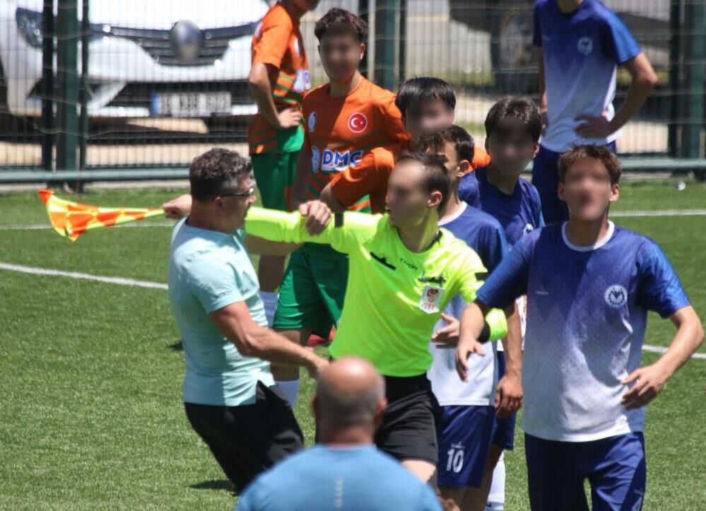Yine Futbol Yine Şiddet Hakemlere Saldırı3