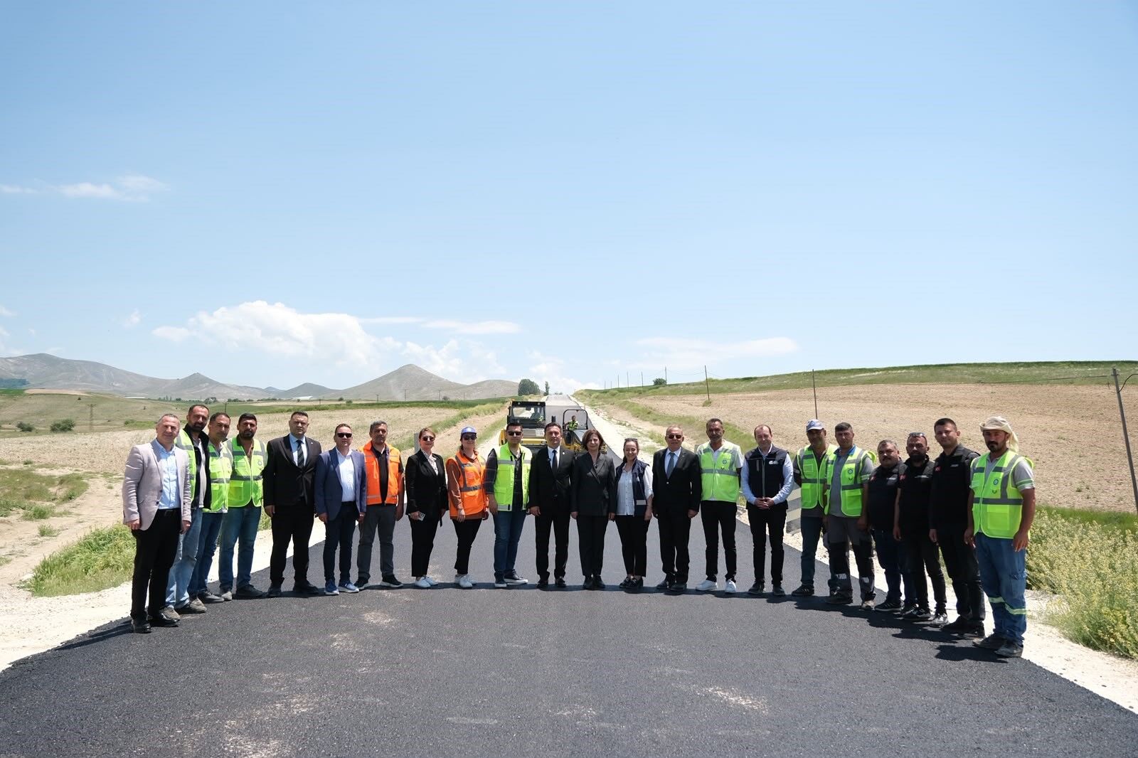 Yol Yatirimlari Hiz Kesmi̇yor (1)
