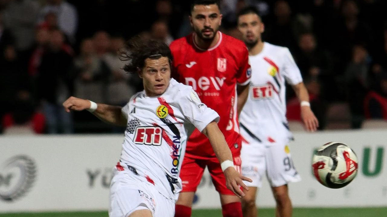Eskişehirspor'da 6 oyuncu profesyonel imza attı