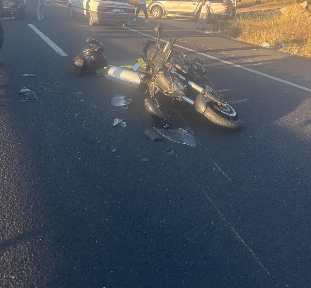 Ankara Eskişehir Yolunda Iki Motosiklet Aynı Istikametteki Otomobile Çarptı2