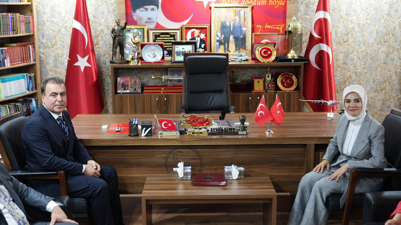 Bakan Göktaş Eskişehir'de Anı Defterini Imzaladı2