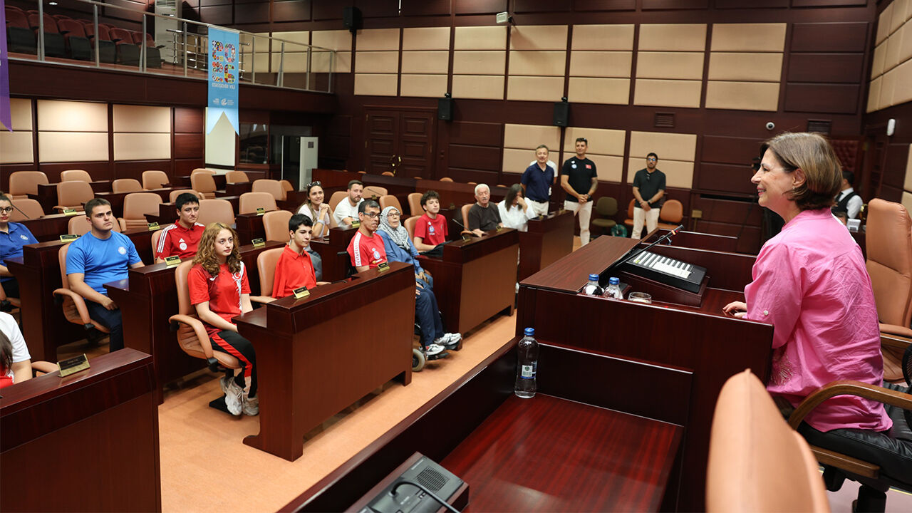 Başkan Ünlüce, Başarılarıyla Gururlandıran Şampiyon Sporcuları Ağırladı2
