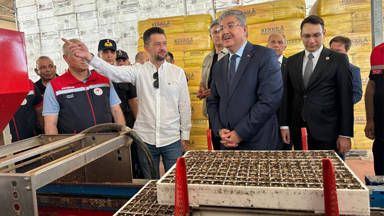 Eskişehir Valisi Yılmaz'dan Sarıcakaya'daki fide tesisine ziyaret