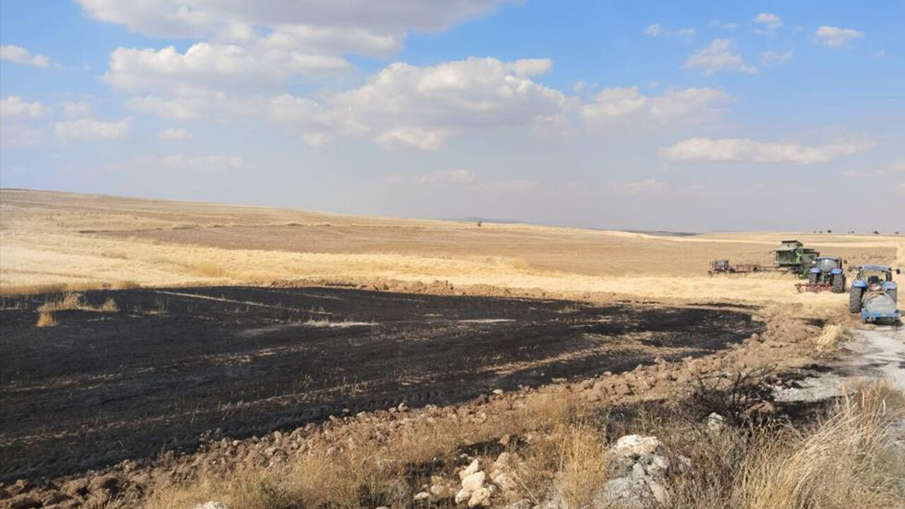 Eskişehir’de biçerdöverin neden olduğu yangın söndürüldü