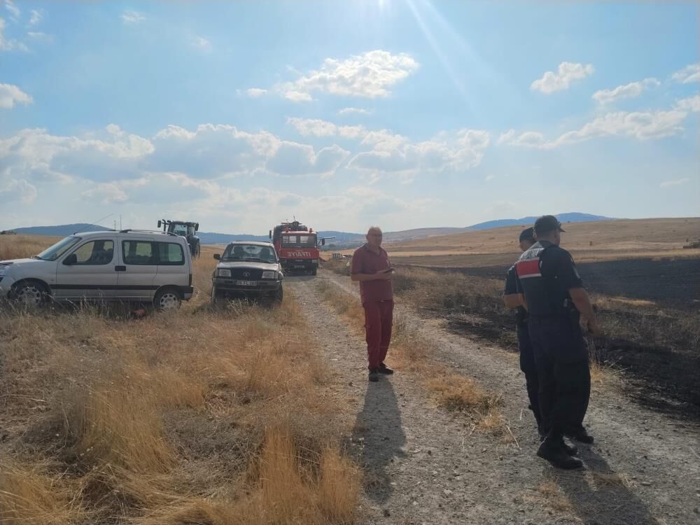 Eskişehir’de Biçerdöverin Neden Olduğu Yangın Söndürüldü4