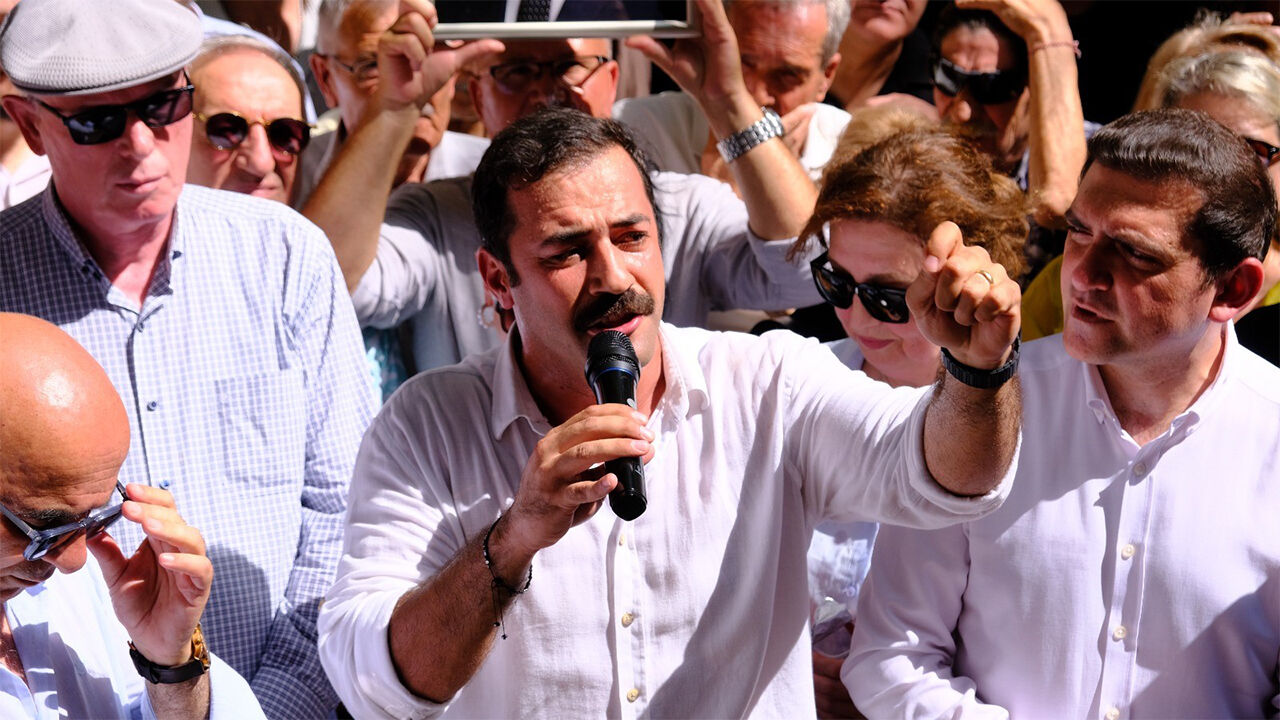 Eskişehir’de Chp’lilerden İl Seçim Kurulu’na Yürüyüş Partinin Anahtarını Kapıya Bağladılar7
