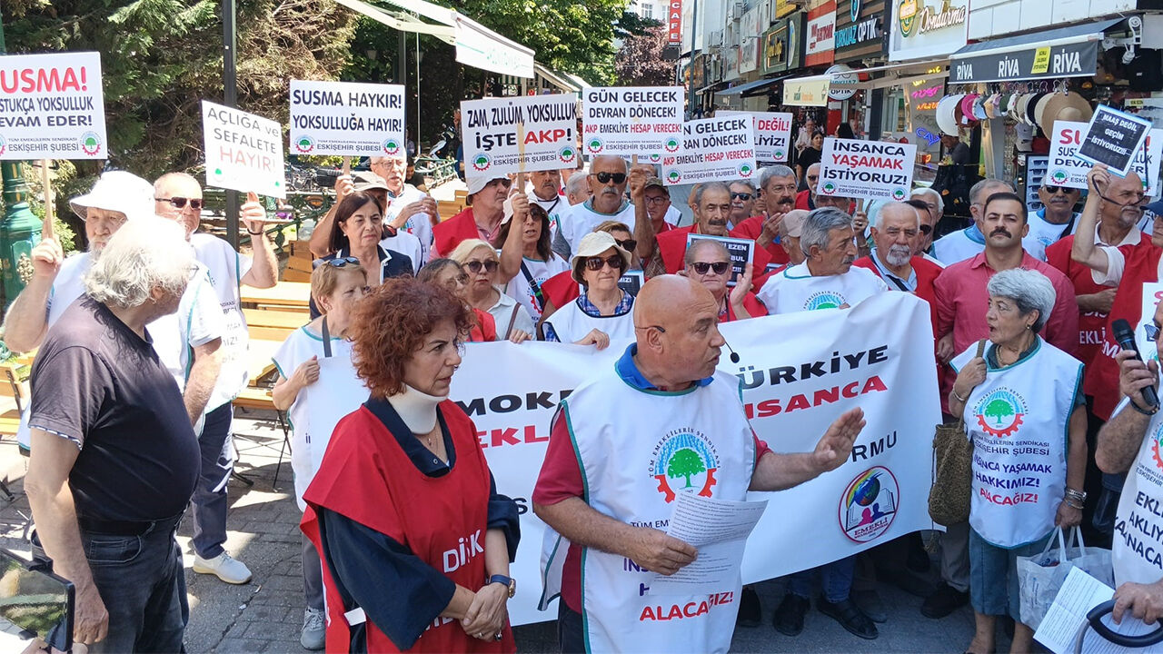 Eskişehir'de Emekliler Eyleminde Başkanlar Kavga Etti2