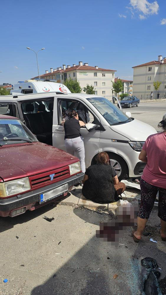 Eskişehir'de Kaza Sonrası Taraflar Arasında Kavga Çıktı 7 Kişi Yaralandı Haber Içi