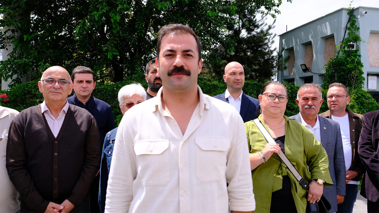 Eskişehir'de Kritik Toplantı 14 Ilçe Başkanı Da Yeni̇ Parti'ye Destek Veriyor2
