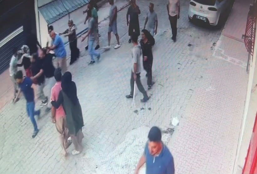 Eskişehir'de ortalık savaş alanına döndü: 2 polis ve 6 kişi yaralandı
