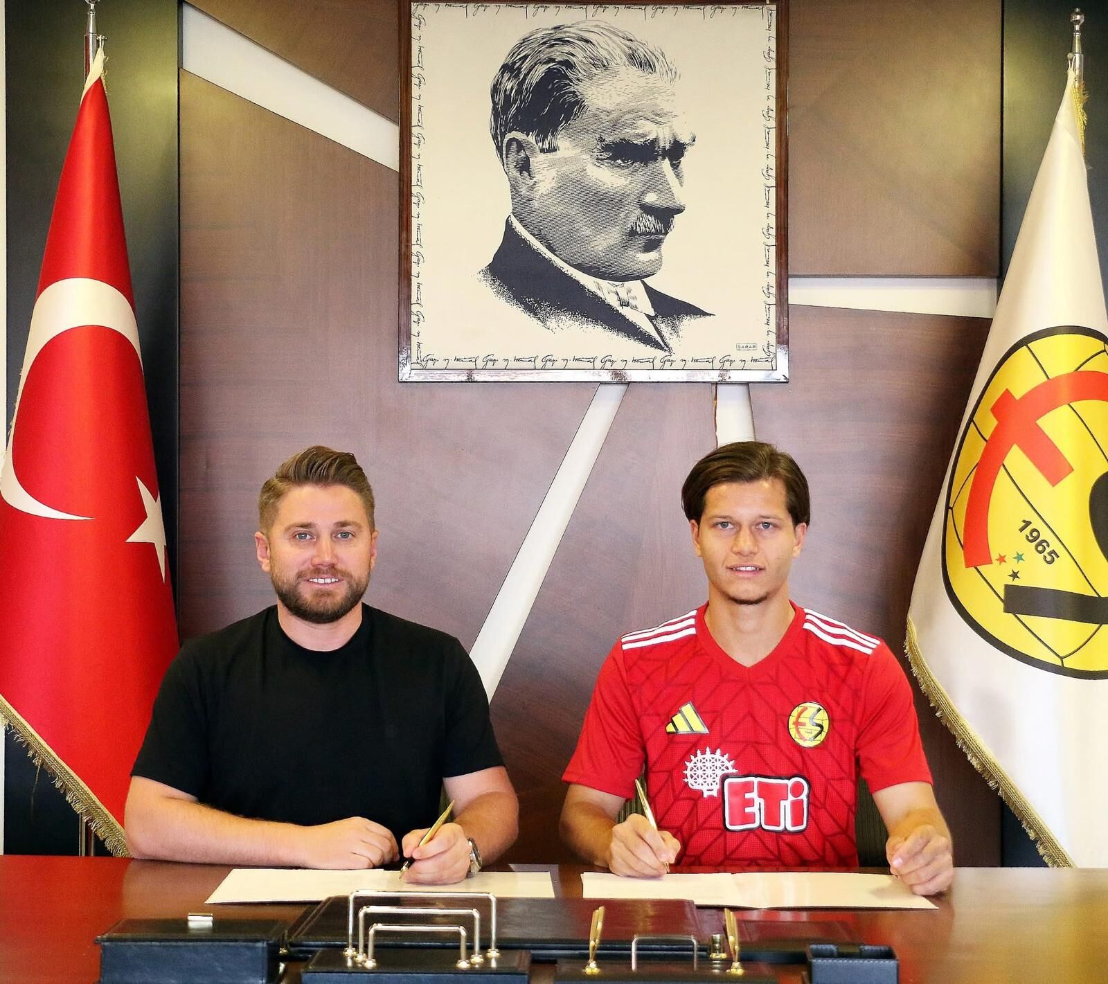 Eskişehirspor’da Ilk Imzalar Atıldı1