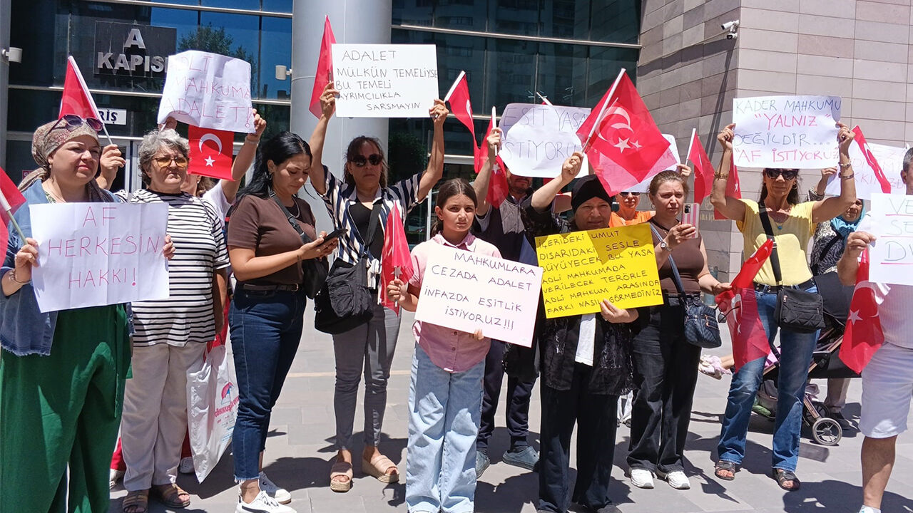 Mahkum Yakını Nalan Ateş 'Bizim Çocuklarımız Pkk’dan Daha Mı Suçlu'2