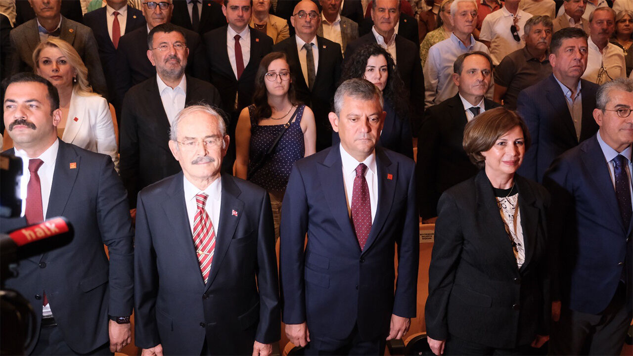 Özgür Özel “Eskişehir’in Istisna Hariç Bütün Seçilmişlerin Yanındayız”2