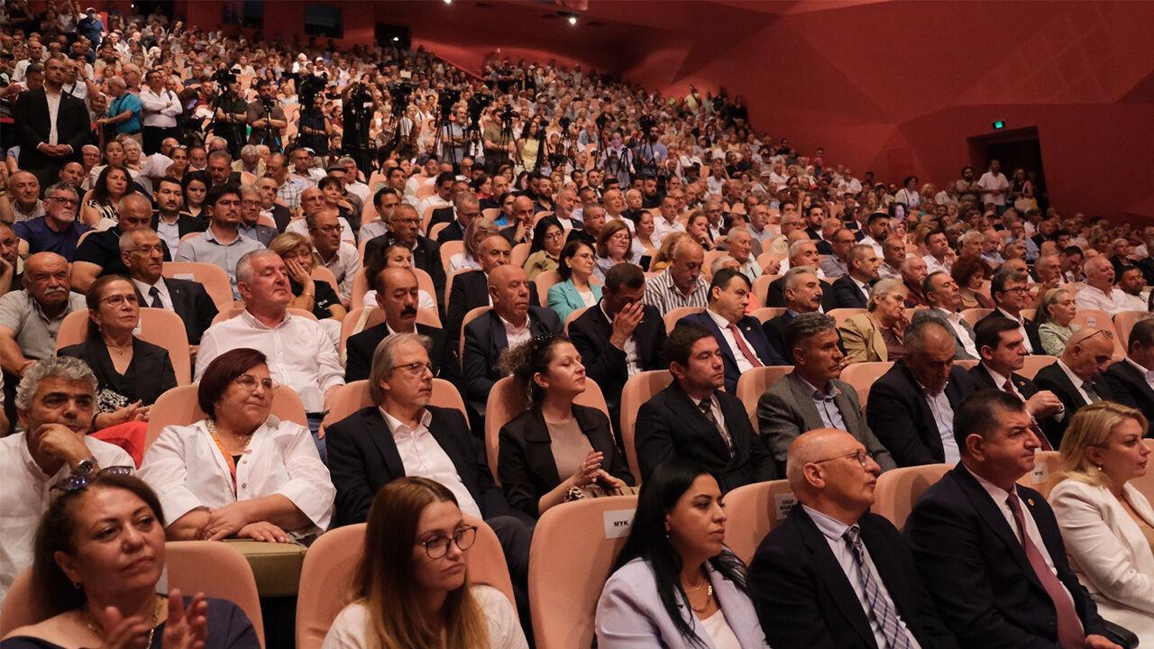 Özgür Özel “Eskişehir’in Istisna Hariç Bütün Seçilmişlerin Yanındayız”4