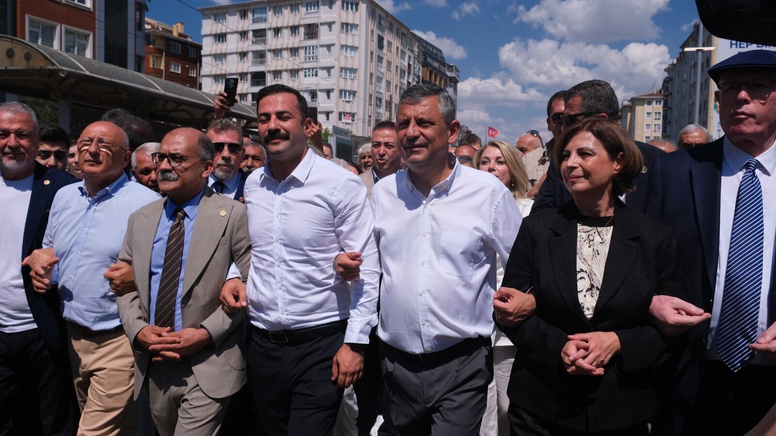 Özgür Özel Yürüyüşüne Eskişehir De Devam Etti (1)