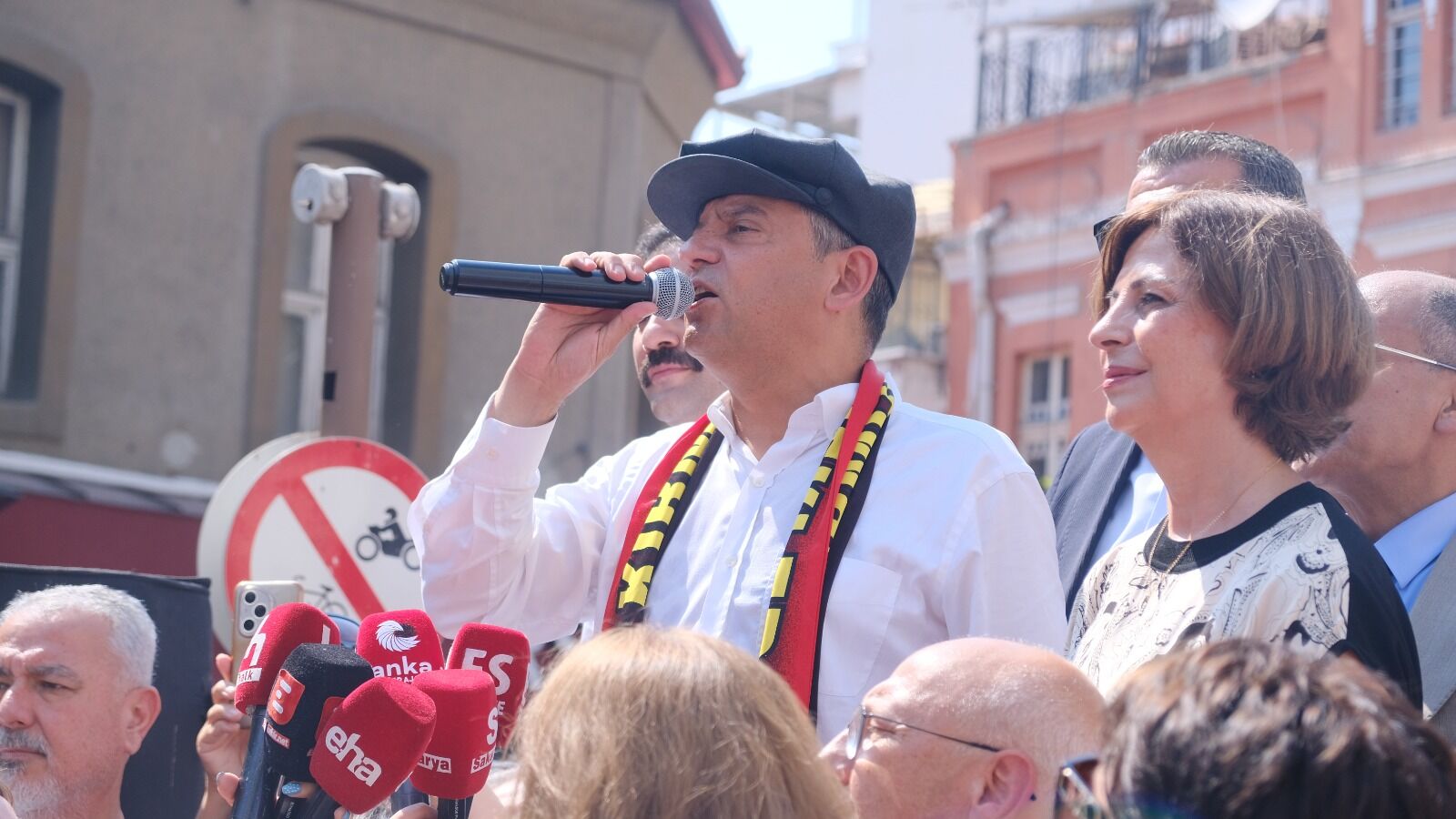 Özgür Özel Yürüyüşüne Eskişehir De Devam Etti (2)