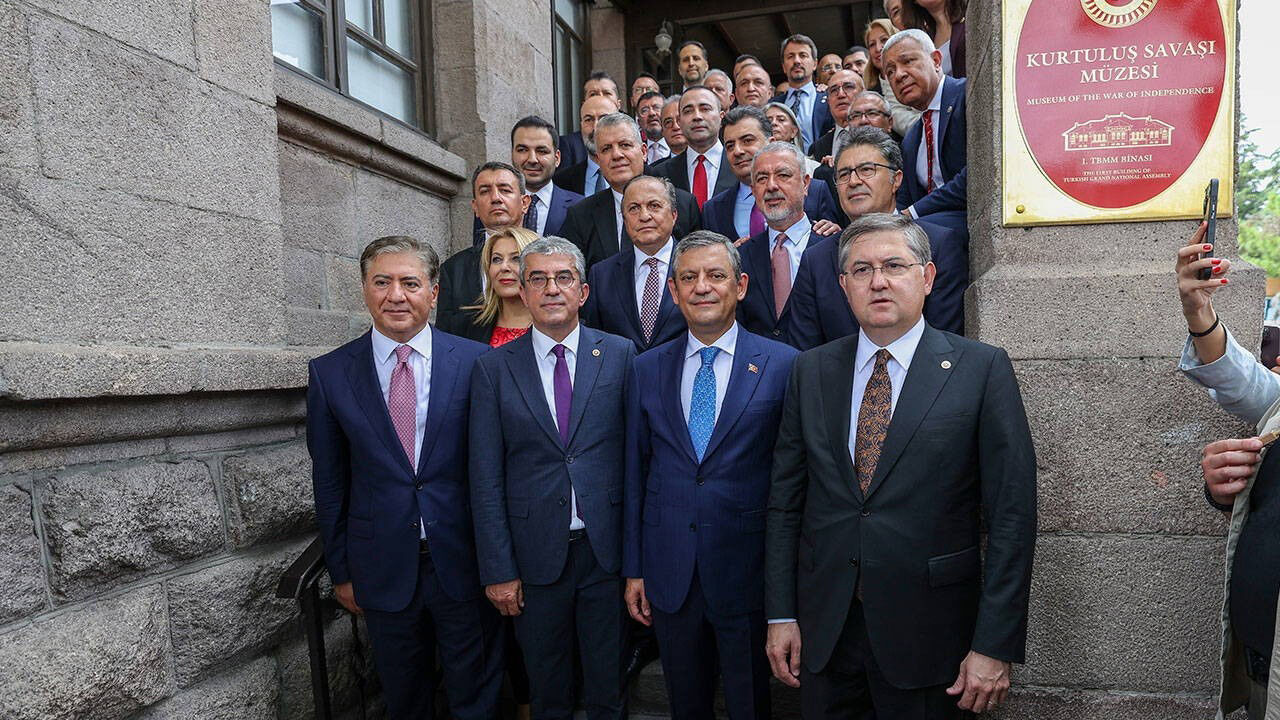 Özgür Özel’in 80 kişilik Parti Meclisi’nde Eskişehir’den iki isim