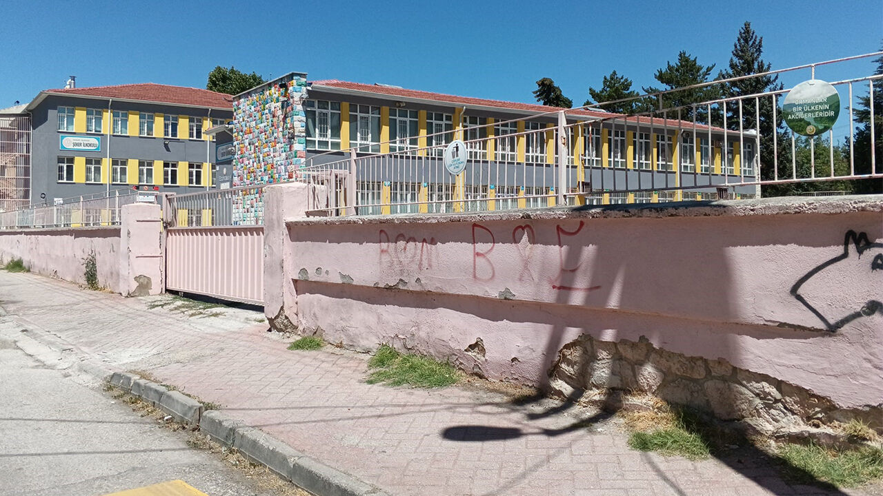 Şeker İlkokulu’nda Dikkat Çeken Bakımsızlık2