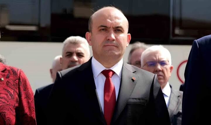 Albayrak Tan Arslan A Aynaya Bal