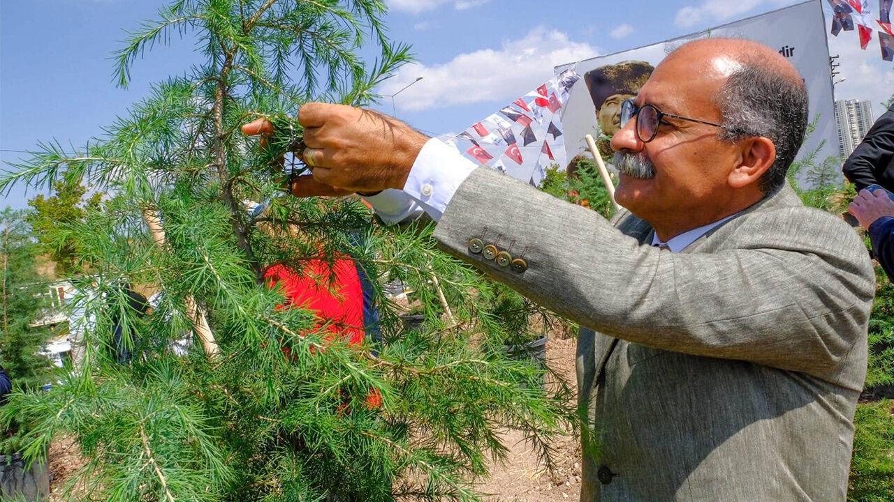 Eskişehir Milletvekilleri Yeni̇ Parti’nin Bahçesine Fidan Dikti-2