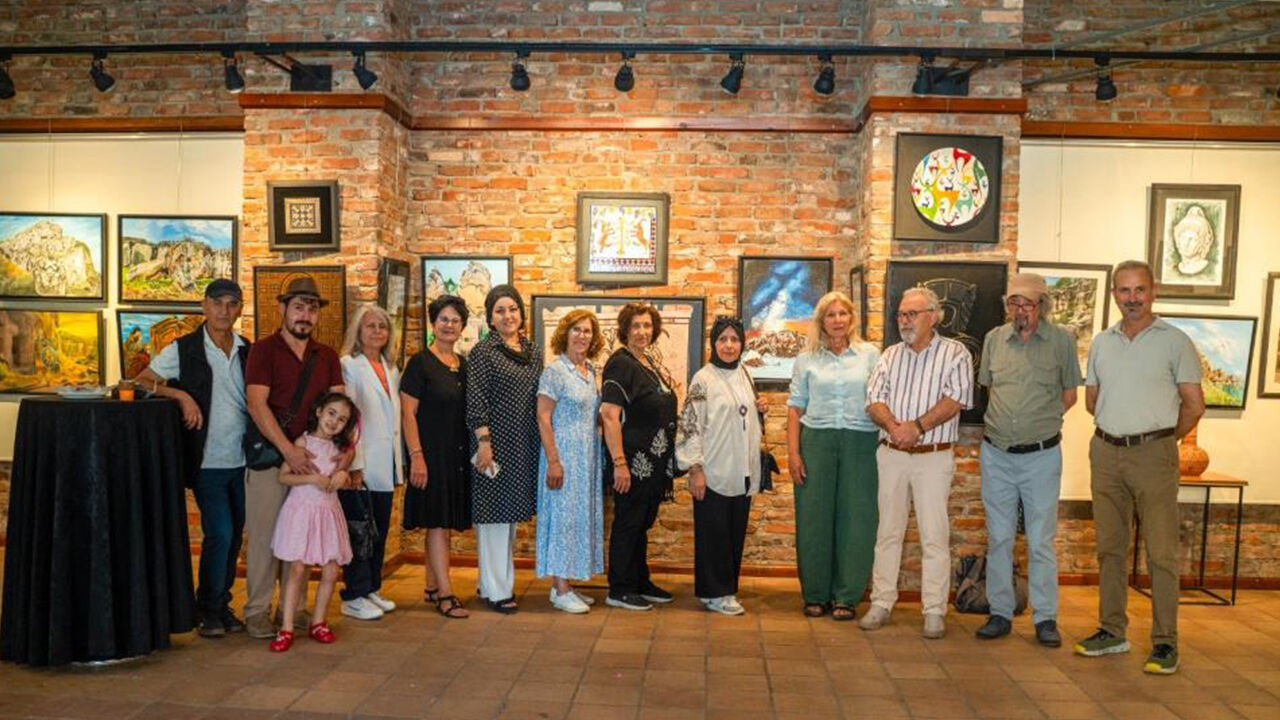 Eskişehir’de Frig Sergisinin Yıldızı 6 Yaşındaki Minik Ressam Oldu2