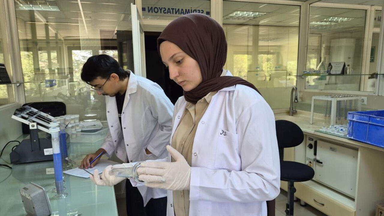 Eskişehir'de Genç Ziraat Mühendisleri Tarlada Ve Laboratuvarda Yetişiyor3