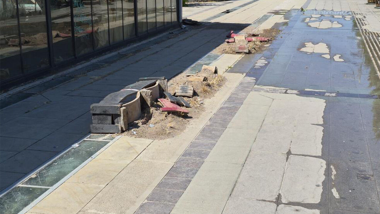 Eskişehir'de Kimliği Belirsiz Kişiler Hatboyu Caddesi'ne Zarar Verdi2
