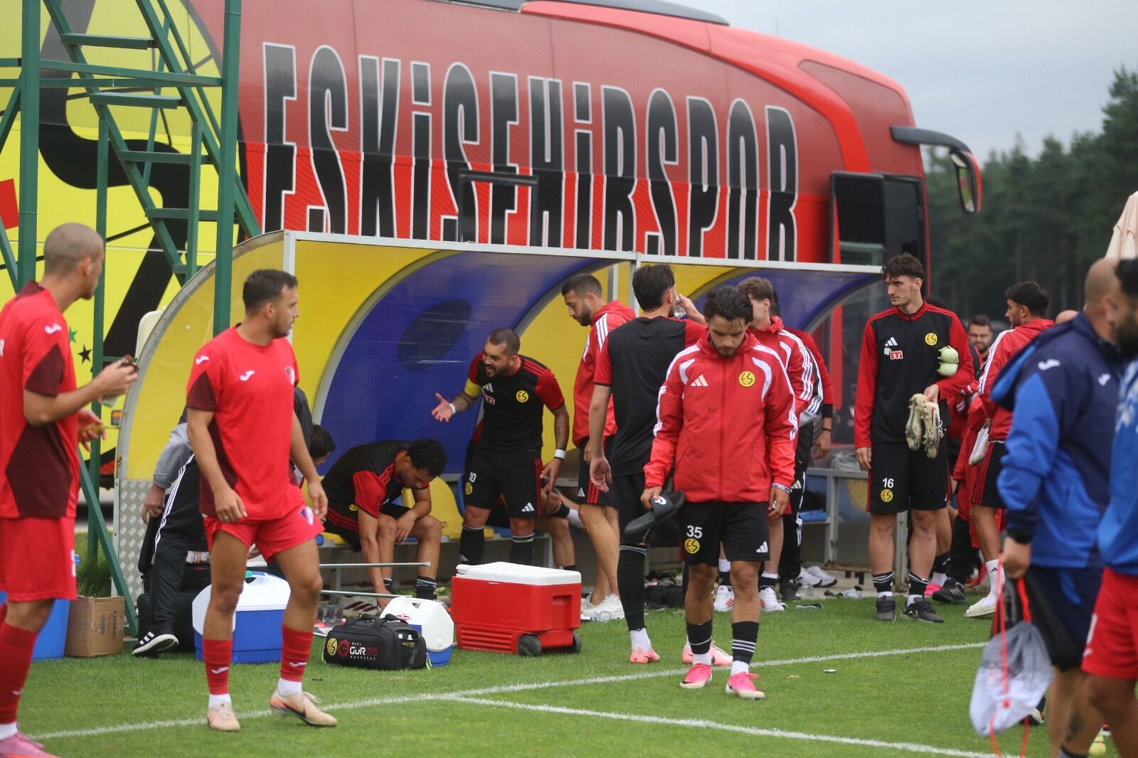 Eskişehirspor'da Beykan Şimşek’in öfkesi dikkat çekti