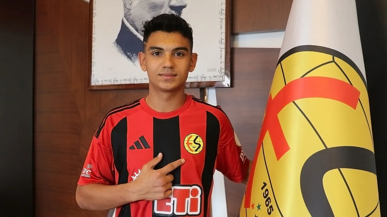 Eskişehirspor’da kadro yapılanması devam ediyor: İki oyuncu ile yollar ayrıldı