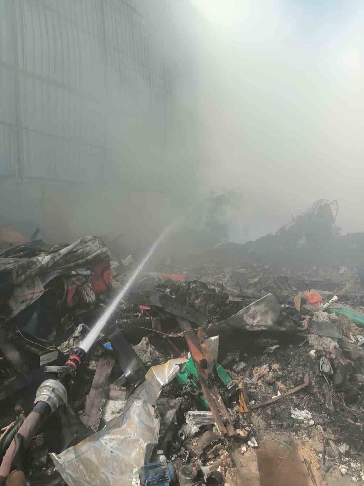 Eskişehir'de yangınların ardı arkası kesilmiyor: Şimdi de geri dönüşüm fabrikası...
