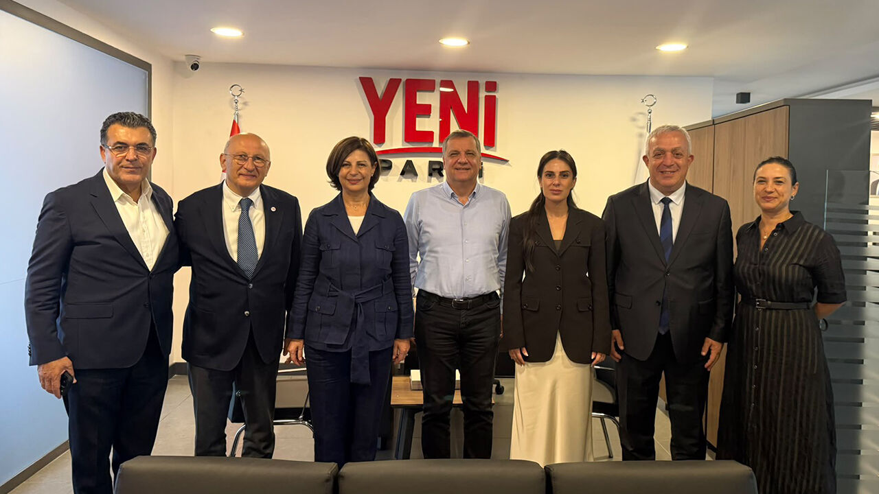 Ayşe Ünlüce, Özgür Özel Ile Bir Araya Geldi Eskişehir Ve Yerel Yönetimler Masada-1