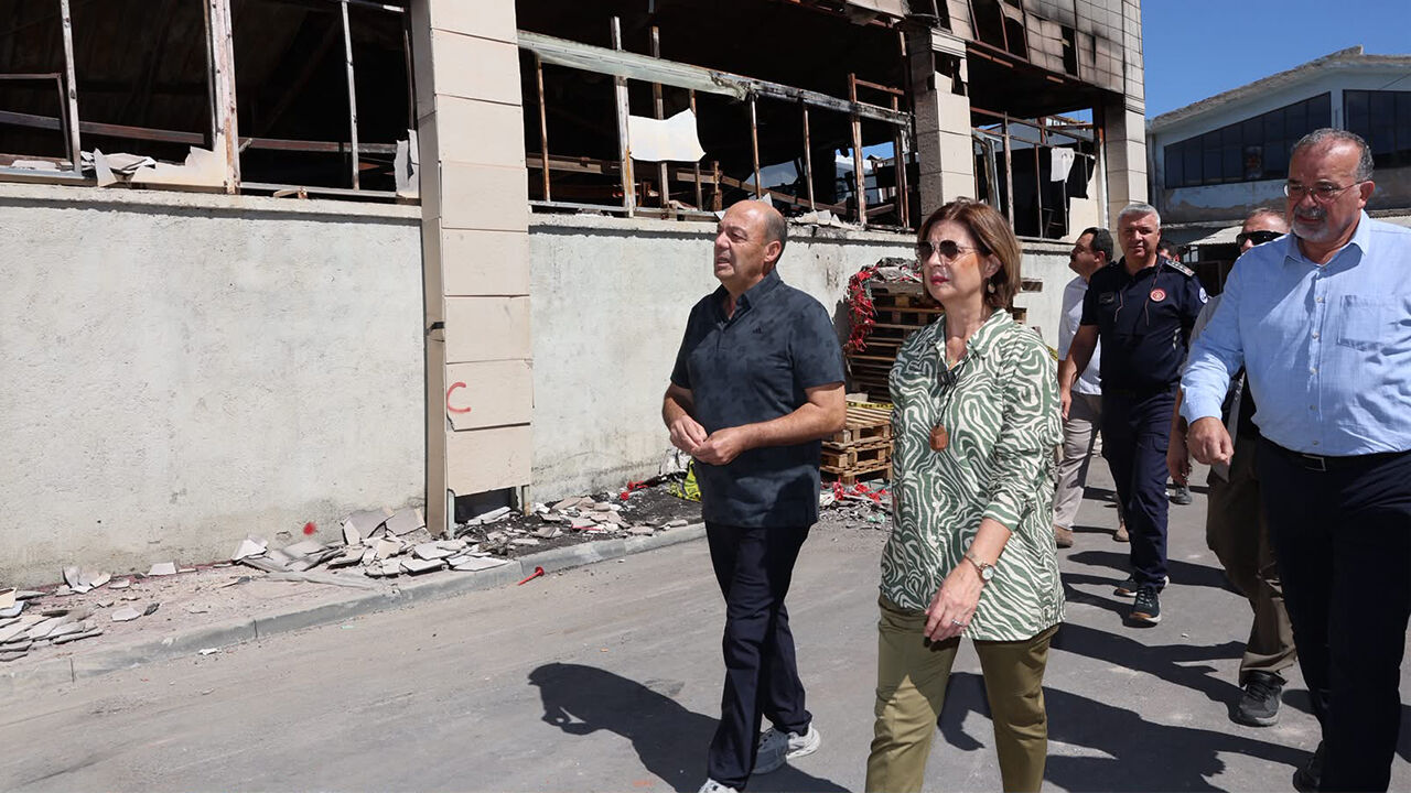 Baksan Sanayi Sitesi’ndeki Yangının Ardından Başkan Ünlüce Esnafı Yalnız Bırakmadı2