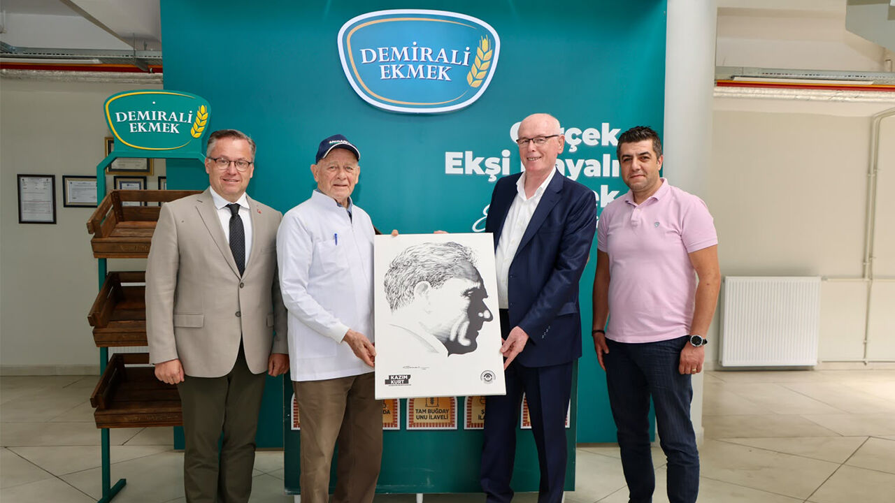 Başkan Kurt’tan Kılıçoğlu Demirali Ekmek Fabrikası’na Ziyaret Üretimi Yerinde Inceledi-1