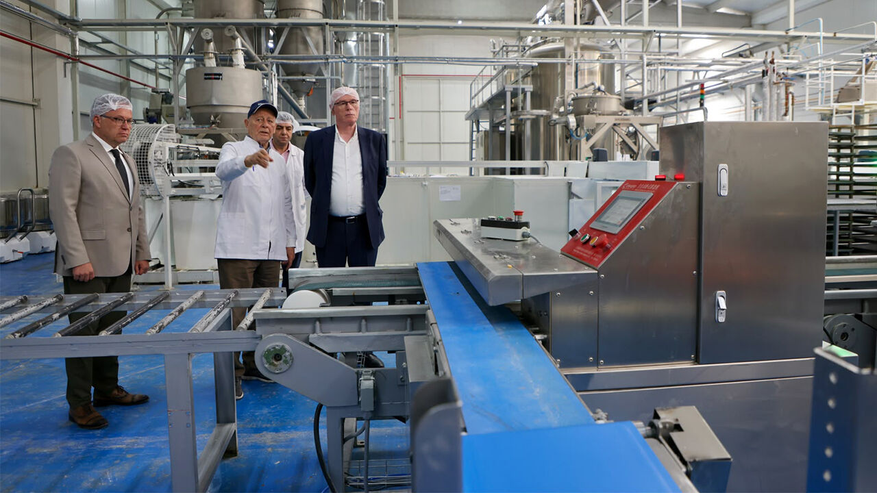 Başkan Kurt’tan Kılıçoğlu Demirali Ekmek Fabrikası’na Ziyaret Üretimi Yerinde Inceledi