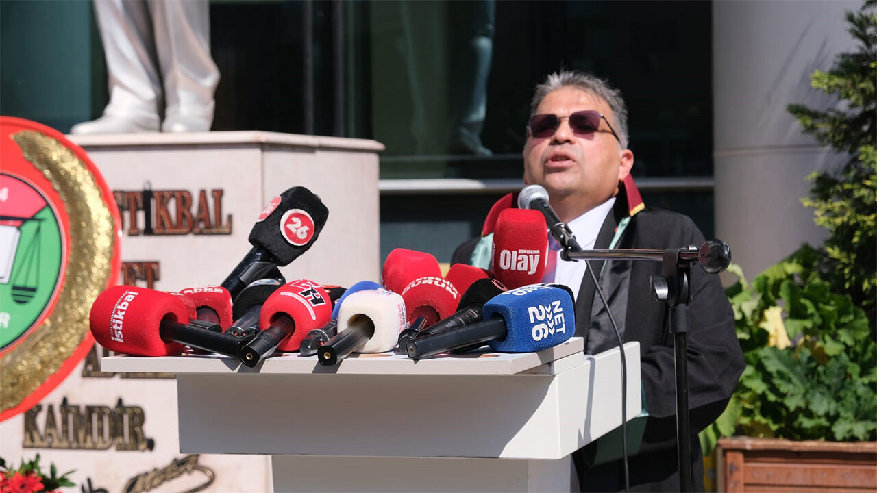 Eskişehir Adliyesi Önünde Adli Yıl Açılışı Avukatlar Adalet Istiyor-1