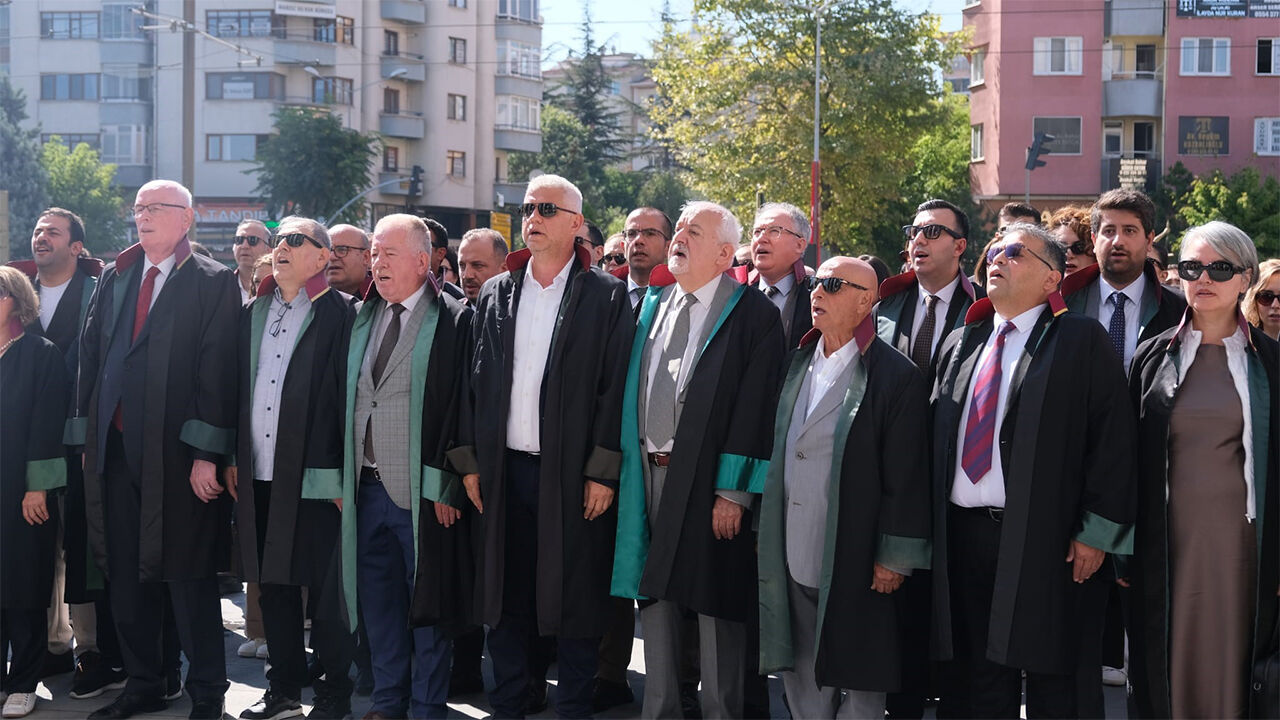 Eskişehir Adliyesi Önünde Adli Yıl Açılışı Avukatlar Adalet Istiyor-2