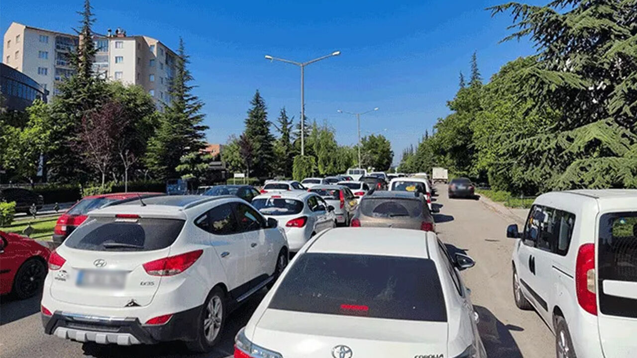 Eskişehir Sağlık-Sen’den trafik sorunu için Büyükşehir Belediyesi'ne çağrı