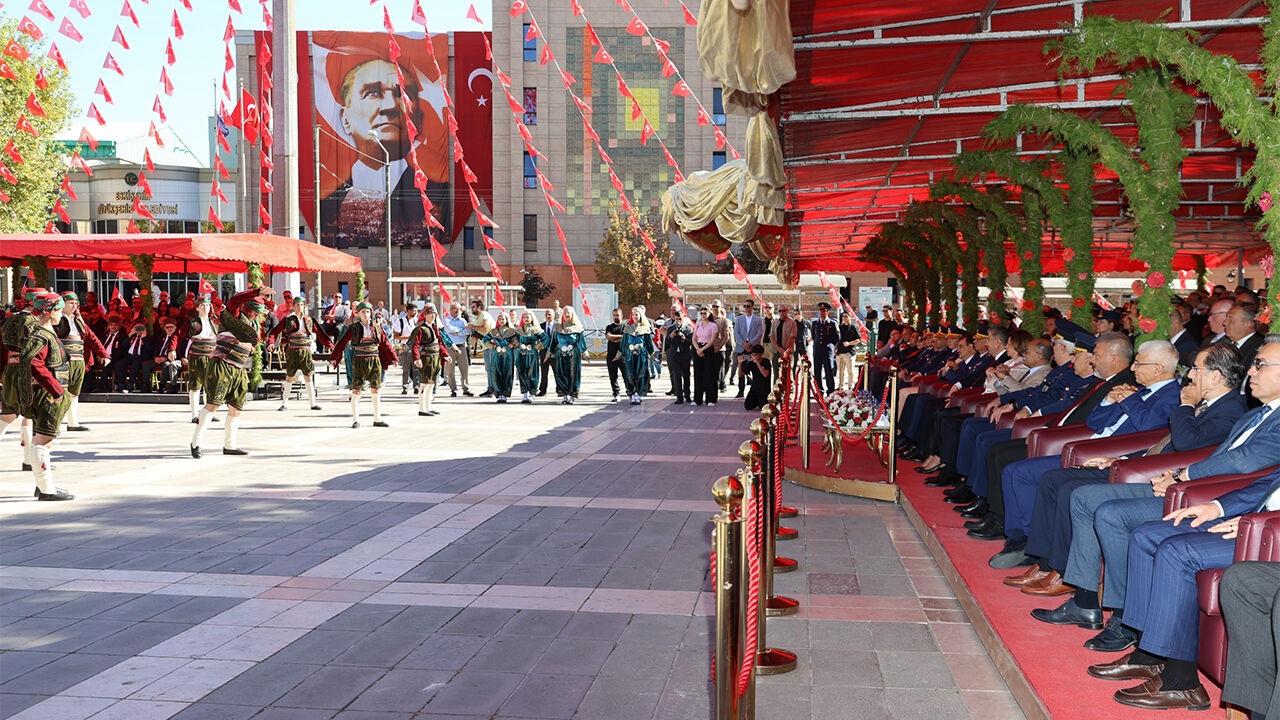 Eskişehir’de 104 Yıllık Gurur! Kurtuluş Günü Coşkuyla Kutlandı-4