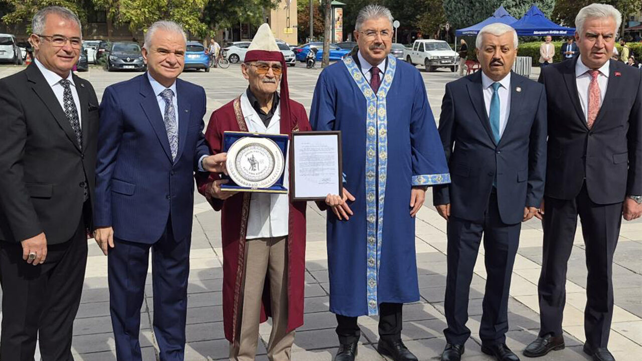Eskişehir’de Ahilik Haftası’nda Anlamlı Tören Yılın Ahisi Kaftanını Giydi-1