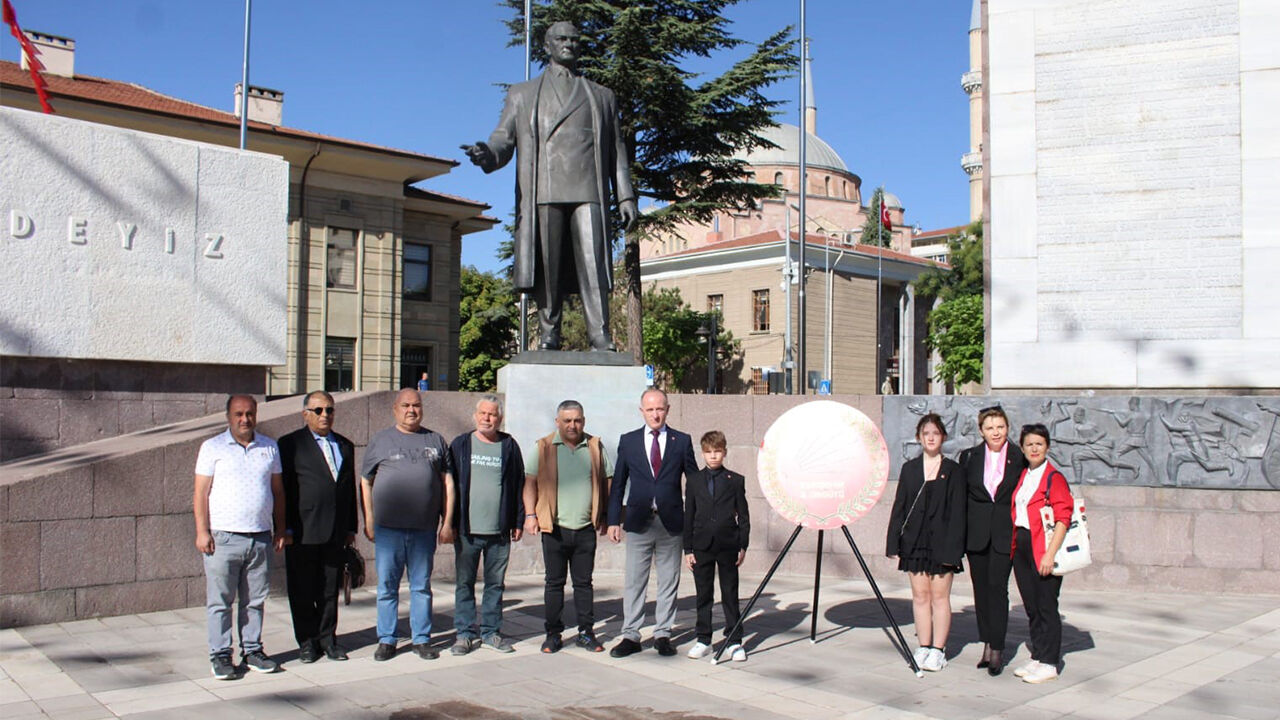 Eskişehir’de Chp’nin 103. Kuruluş Yıl Dönümü Törenle Kutlandı