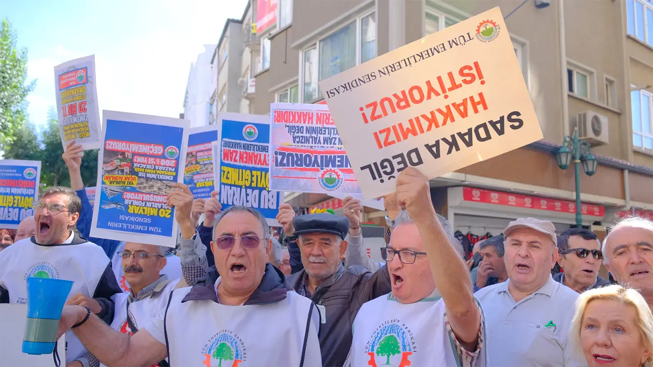 Eskişehir’de Emeklilerden Ters Pankartlı Zam Eylemi2