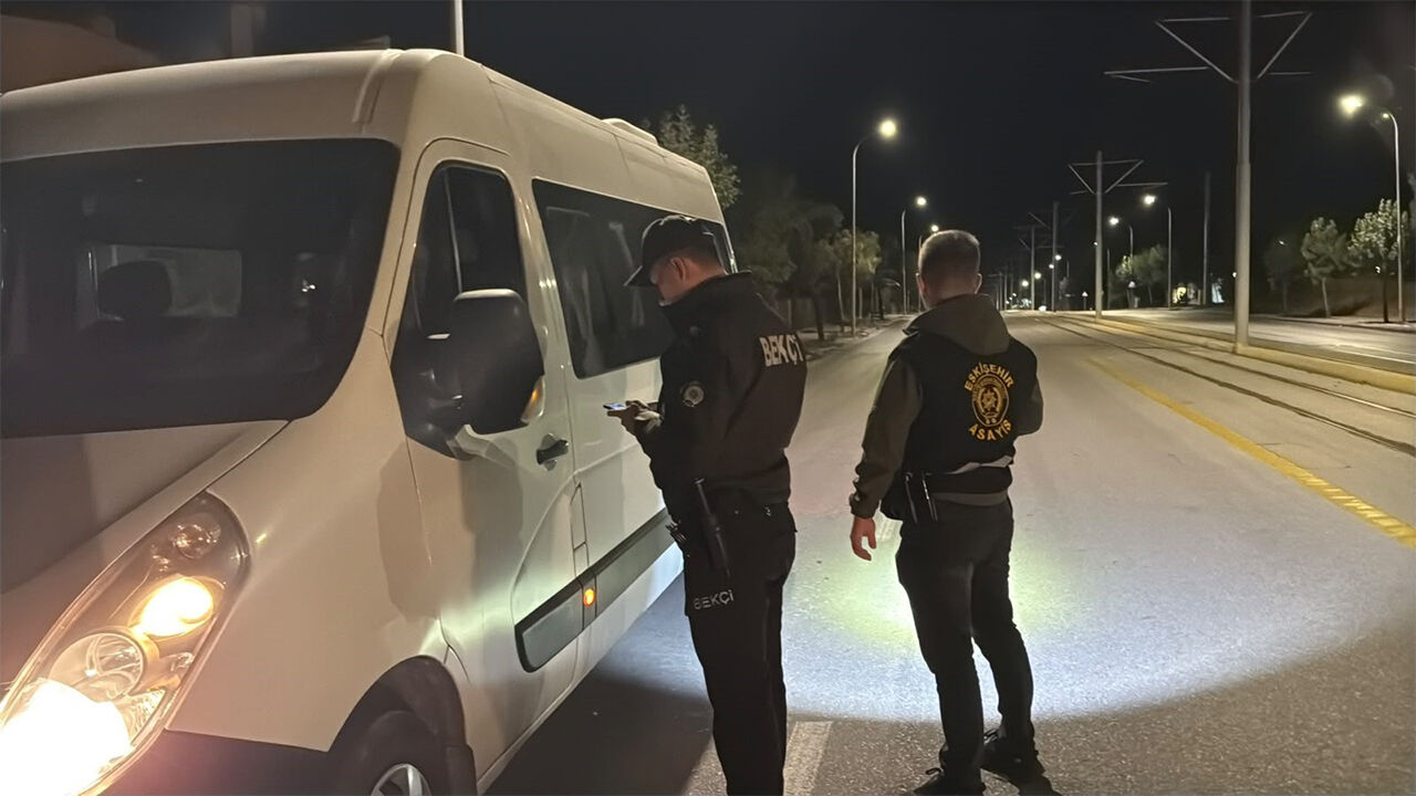 Eskişehir'de Gece Operasyonu 100 Polis Sahaya Çıktı2