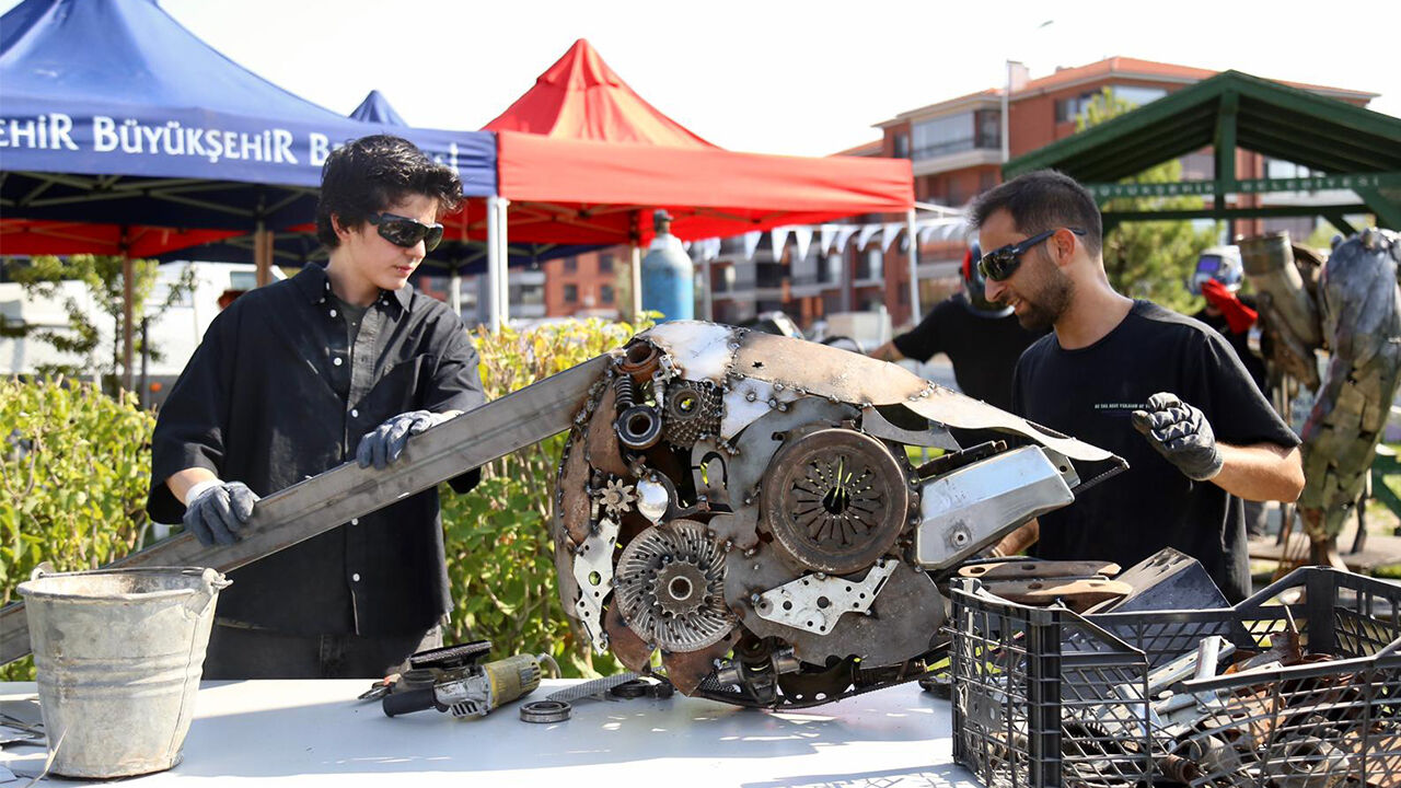 Eskişehir’de Porsuk Festivali’nin Sanatın Kalbi Sümerpark’ta Attı-3