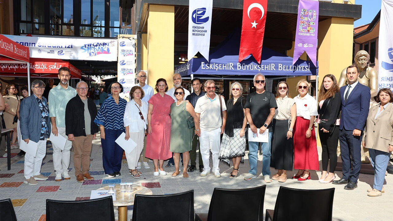 Eskişehir'de Sanat Rüzgarı! 'Fırçanın Sırdaki İzi Sempozyumu' Başladı